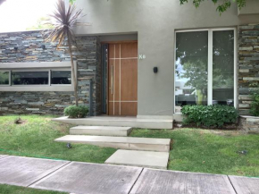 Casa en chacras de coria!